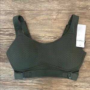 Layer8 Women's Size Medium Adjustable Band and Straps Sports Bra NWT
